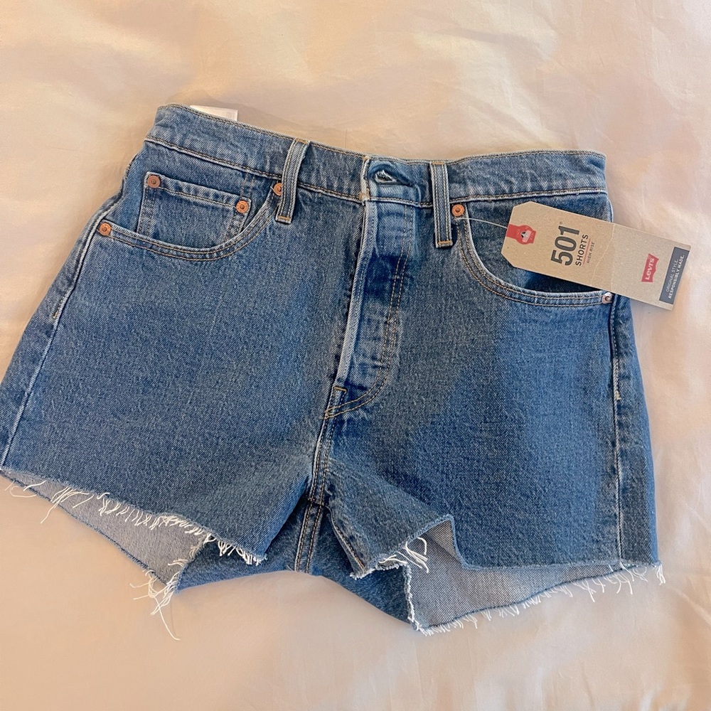 NWT Levi’s 501 high rise denim shorts